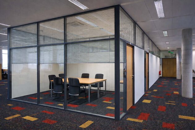 Cloisons de bureaux avec vitrages