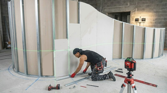 Cloisons placo dans un couloir